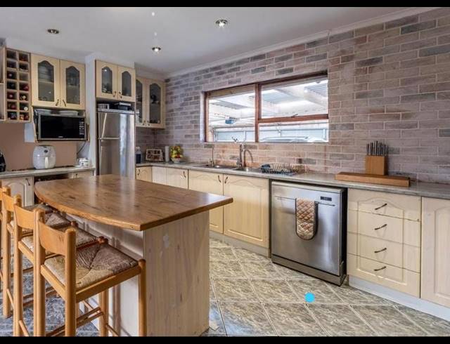 4 BEDROOM HOUSE FOR SALE IN OTTERY